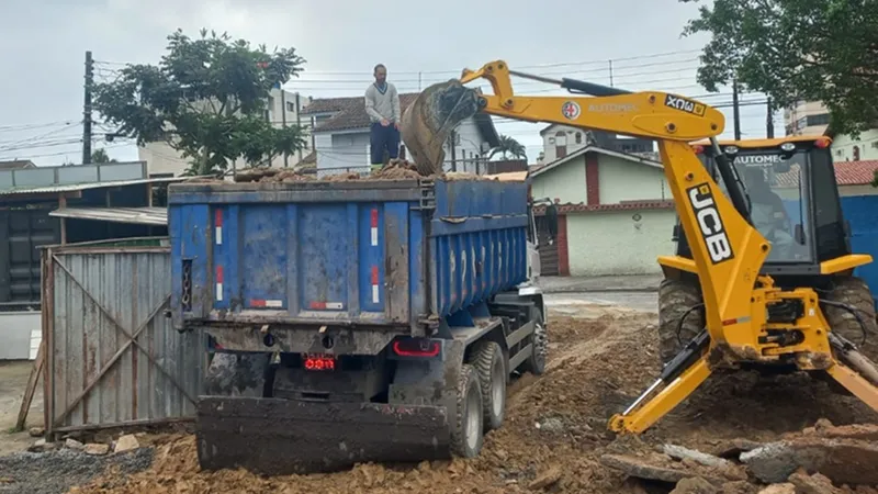 Locação Retroescavadeira 4